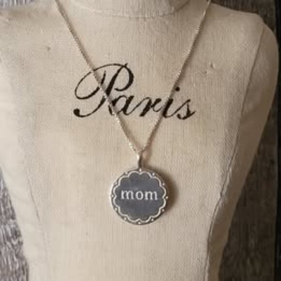 Sterling Silver 18" Box Chain Necklace With Sterling Silver Mom Pendant - Picture 1 of 3